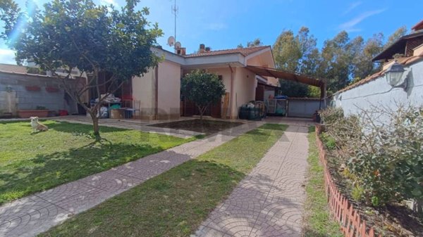 casa indipendente in vendita ad Ardea in zona Colle Romito