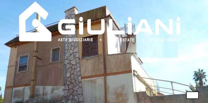 casa indipendente in vendita ad Ardea in zona Lido dei Pini