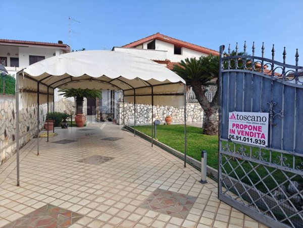 casa indipendente in vendita ad Ardea in zona Marina di Ardea