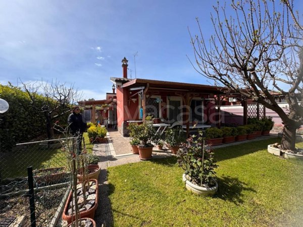 casa indipendente in vendita ad Ardea in zona Marina di Ardea