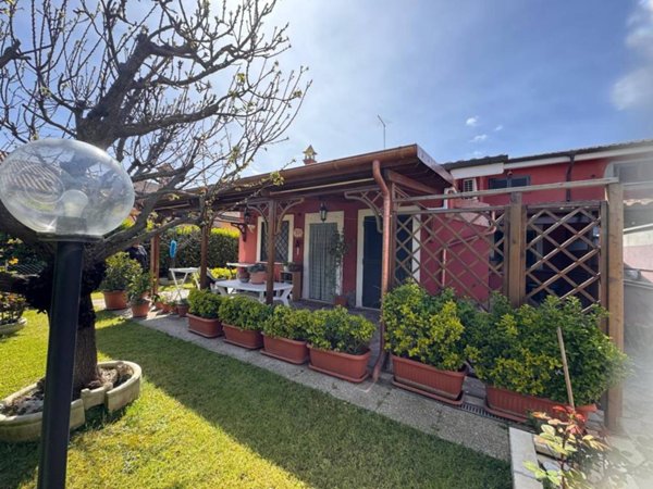 casa indipendente in vendita ad Ardea in zona Marina di Ardea