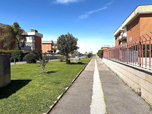 appartamento in vendita ad Ardea in zona Marina di Ardea