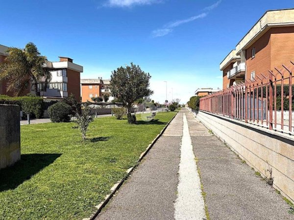 appartamento in vendita ad Ardea in zona Marina di Ardea