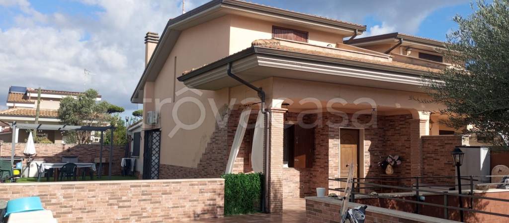 casa indipendente in vendita ad Ardea in zona Nuova Florida