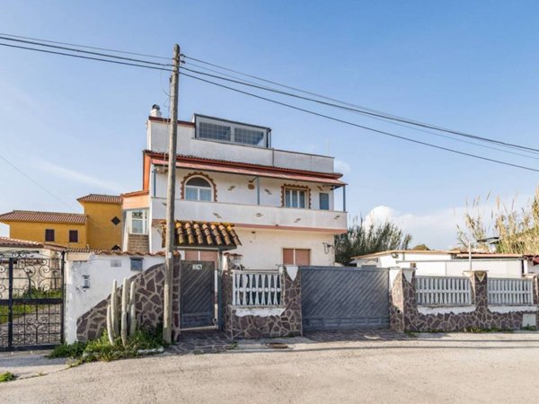 appartamento in vendita ad Ardea in zona Marina di Ardea
