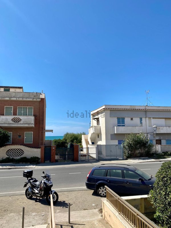 appartamento in vendita ad Ardea in zona Marina di Ardea