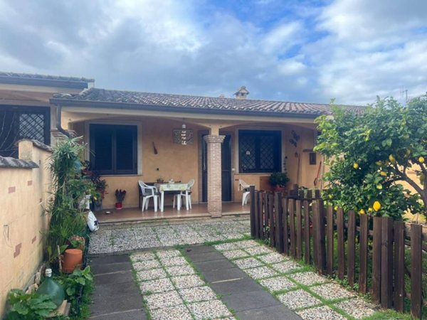 casa indipendente in vendita ad Ardea in zona Nuova California