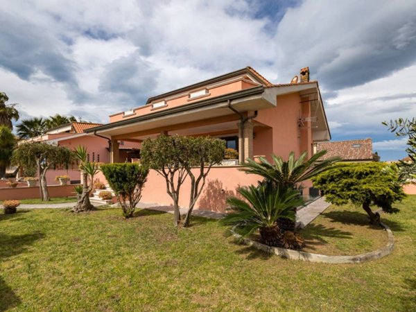 casa indipendente in vendita ad Ardea in zona Banditella