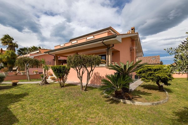 casa indipendente in vendita ad Ardea