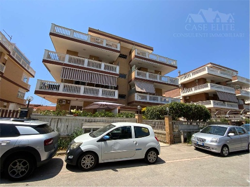 appartamento in vendita ad Ardea in zona Marina di Ardea