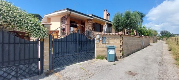 casa indipendente in vendita ad Ardea in zona Nuova Florida