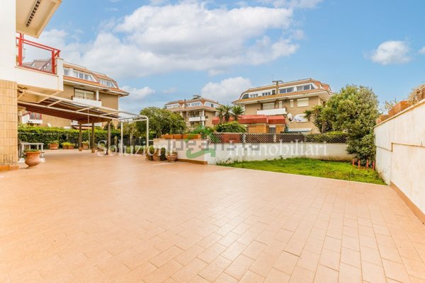 appartamento in vendita ad Ardea in zona Marina di Ardea