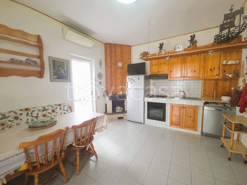 appartamento in vendita ad Ardea in zona Marina di Ardea