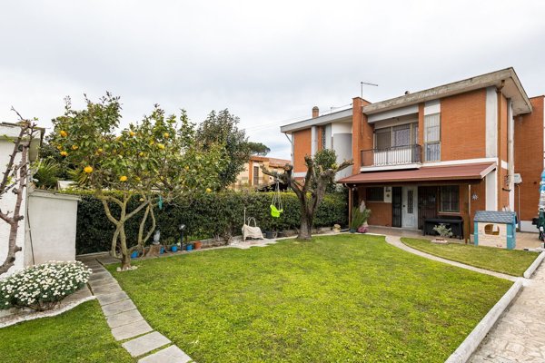 appartamento in vendita ad Ardea in zona Colle Romito