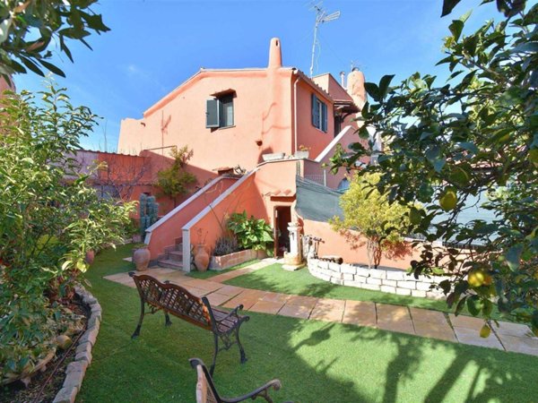 appartamento in vendita ad Ardea in zona Colle Romito