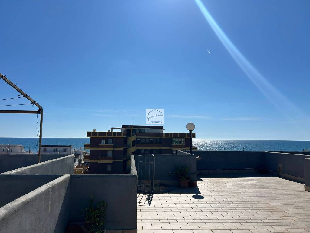 appartamento in vendita ad Ardea in zona Marina di Ardea