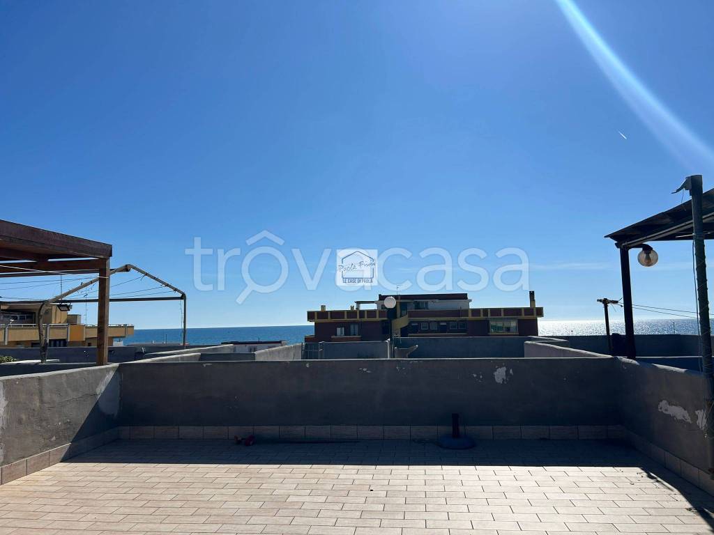 appartamento in vendita ad Ardea in zona Marina di Ardea