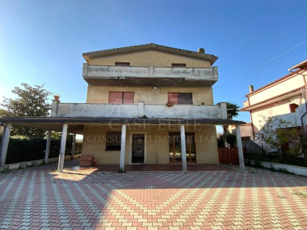 appartamento in vendita ad Ardea in zona Banditella