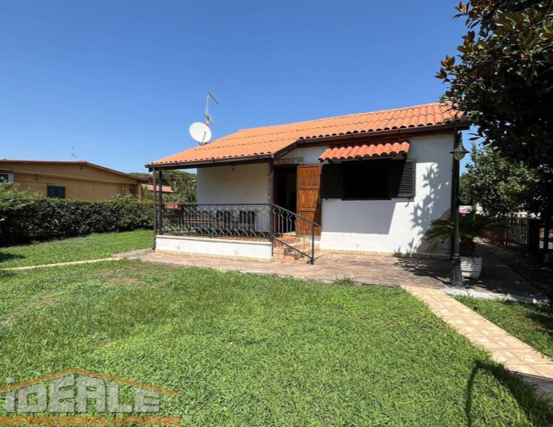casa indipendente in vendita ad Ardea in zona Lido dei Pini