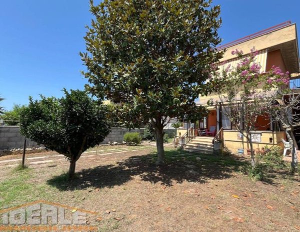 casa indipendente in vendita ad Ardea in zona Lido dei Pini