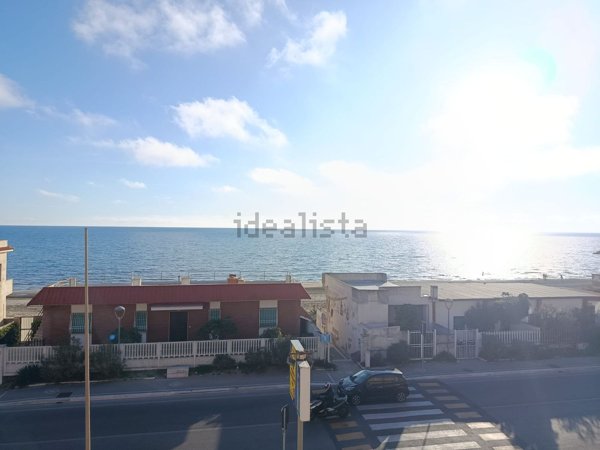 appartamento in vendita ad Ardea in zona Marina di Ardea