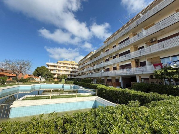 appartamento in vendita ad Ardea in zona Marina di Ardea