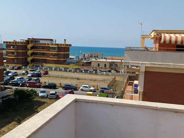 appartamento in vendita ad Ardea in zona Marina di Ardea