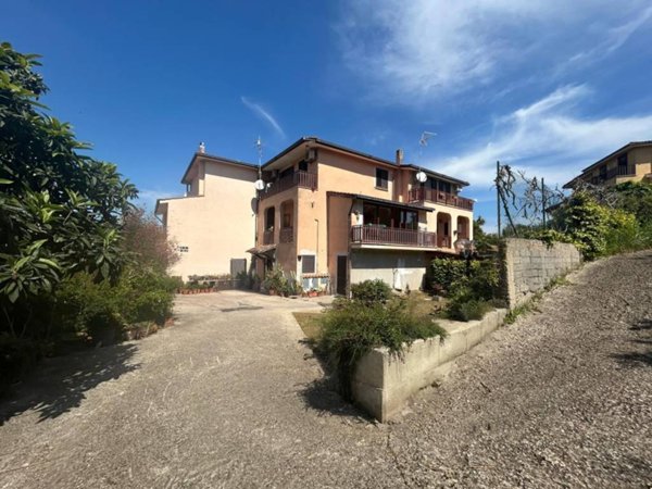 casa indipendente in vendita ad Ardea in zona Montagnano