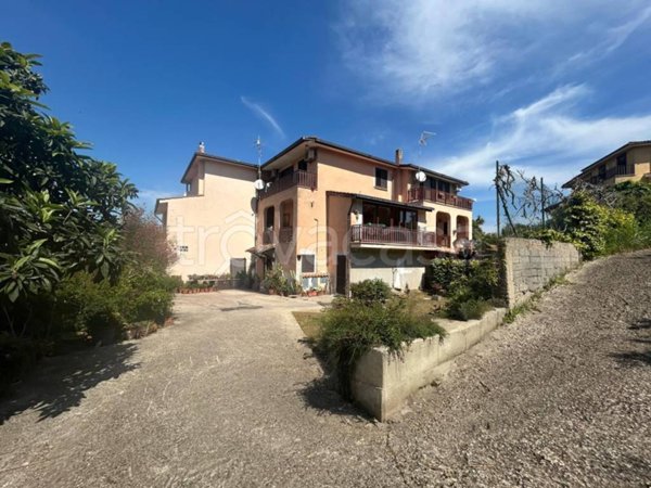 casa indipendente in vendita ad Ardea in zona Montagnano