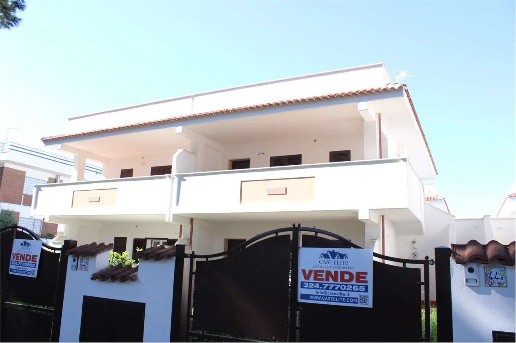 appartamento in vendita ad Ardea in zona Marina di Ardea