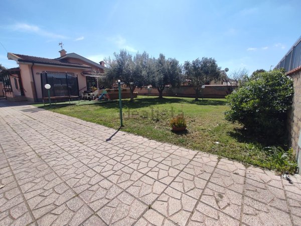 casa indipendente in vendita ad Ardea in zona Nuova Florida
