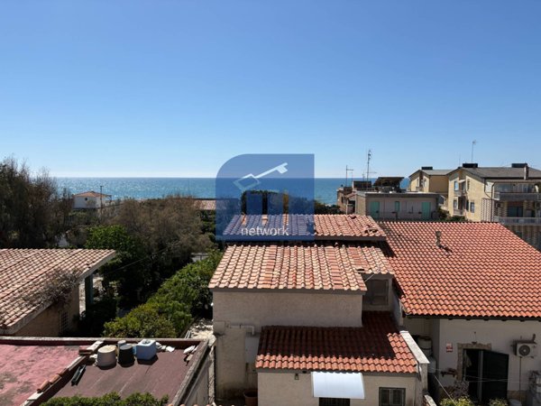 appartamento in vendita ad Ardea in zona Marina di Ardea