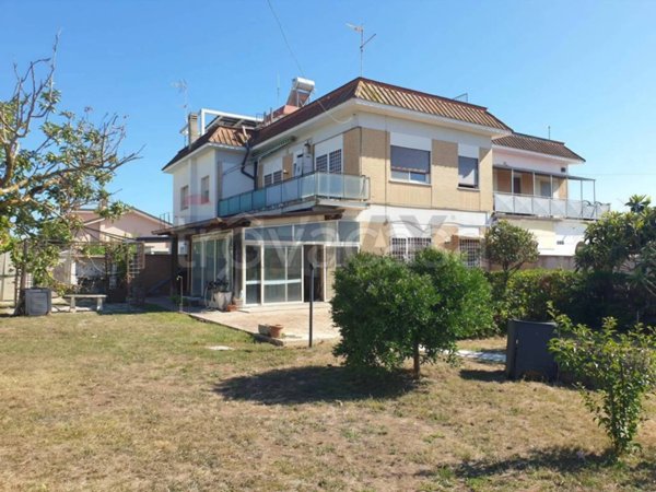 casa indipendente in vendita ad Ardea in zona Nuova California