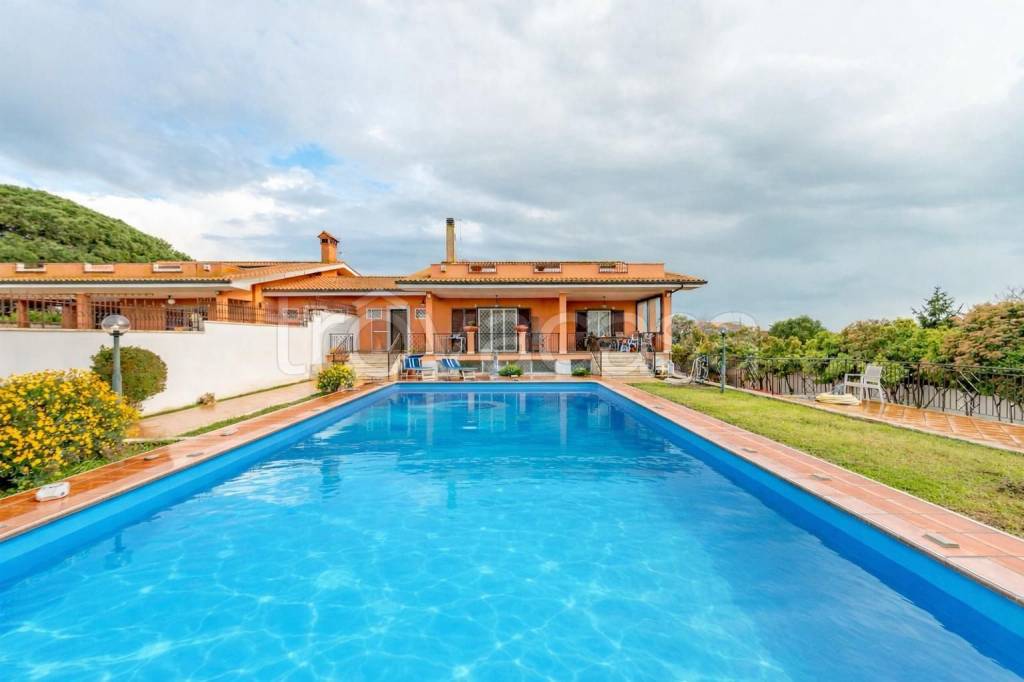 casa indipendente in vendita ad Ardea in zona Nuova Florida