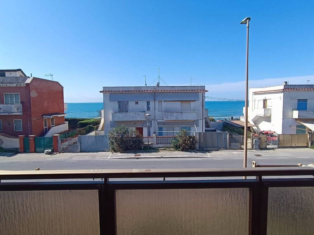 appartamento in vendita ad Ardea in zona Marina di Ardea