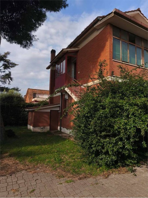appartamento in vendita ad Ardea in zona Colle Romito