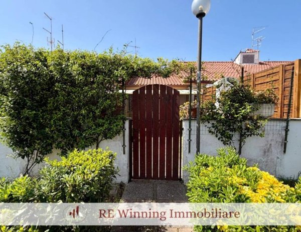 casa indipendente in vendita ad Ardea in zona Banditella