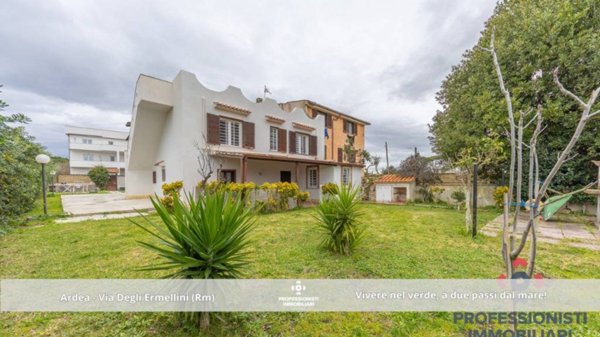 casa indipendente in vendita ad Ardea in zona Marina di Ardea