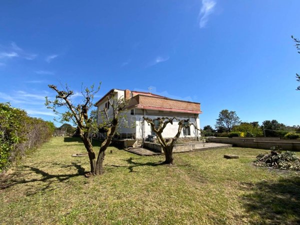 casa indipendente in vendita ad Ardea in zona Nuova California