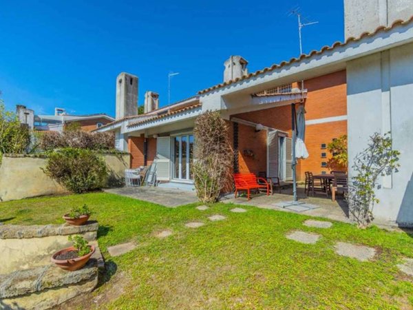 casa indipendente in vendita ad Ardea in zona Nuova California