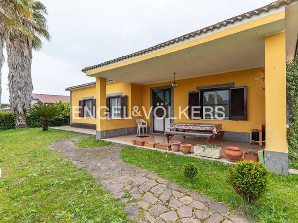 casa indipendente in vendita ad Ardea in zona Montagnano