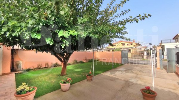 casa indipendente in vendita ad Ardea in zona Banditella