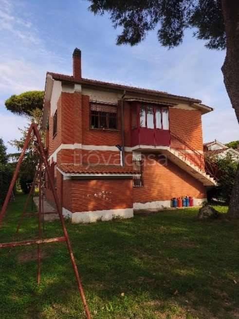 appartamento in vendita ad Ardea in zona Colle Romito