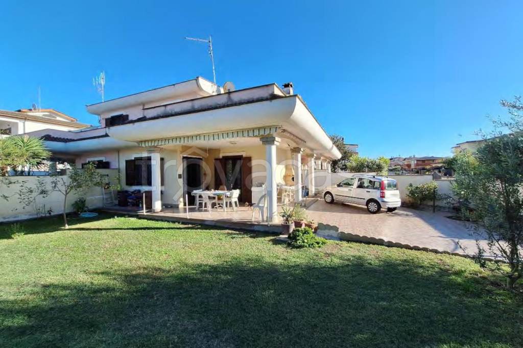 casa indipendente in vendita ad Ardea in zona Nuova Florida