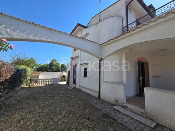 casa indipendente in vendita ad Ardea in zona Colle Romito