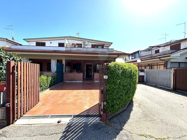 casa indipendente in vendita ad Ardea in zona Nuova Florida