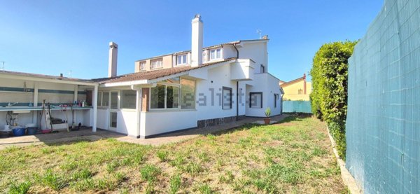 casa indipendente in vendita ad Ardea in zona Nuova Florida