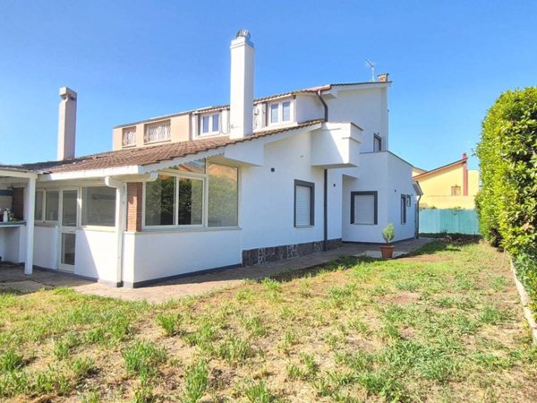 casa indipendente in vendita ad Ardea in zona Nuova Florida