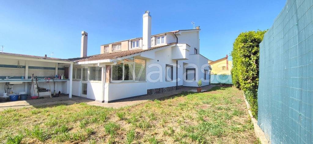 casa indipendente in vendita ad Ardea in zona Nuova Florida