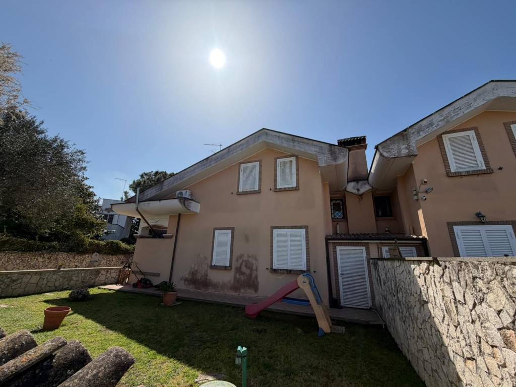 casa indipendente in vendita ad Ardea in zona Nuova California